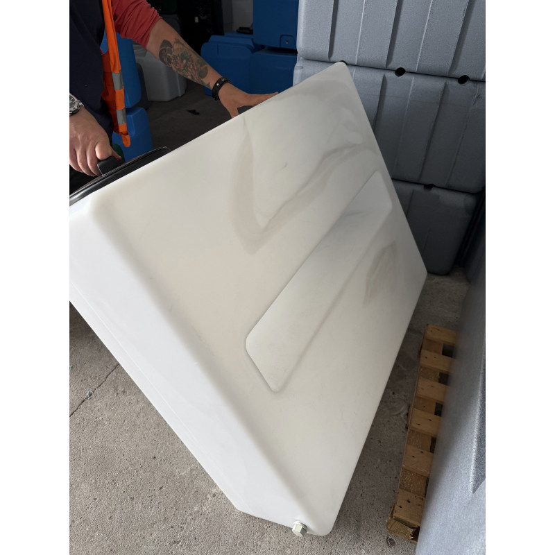 Zbiornik na wodę pitną SP-400V plamy